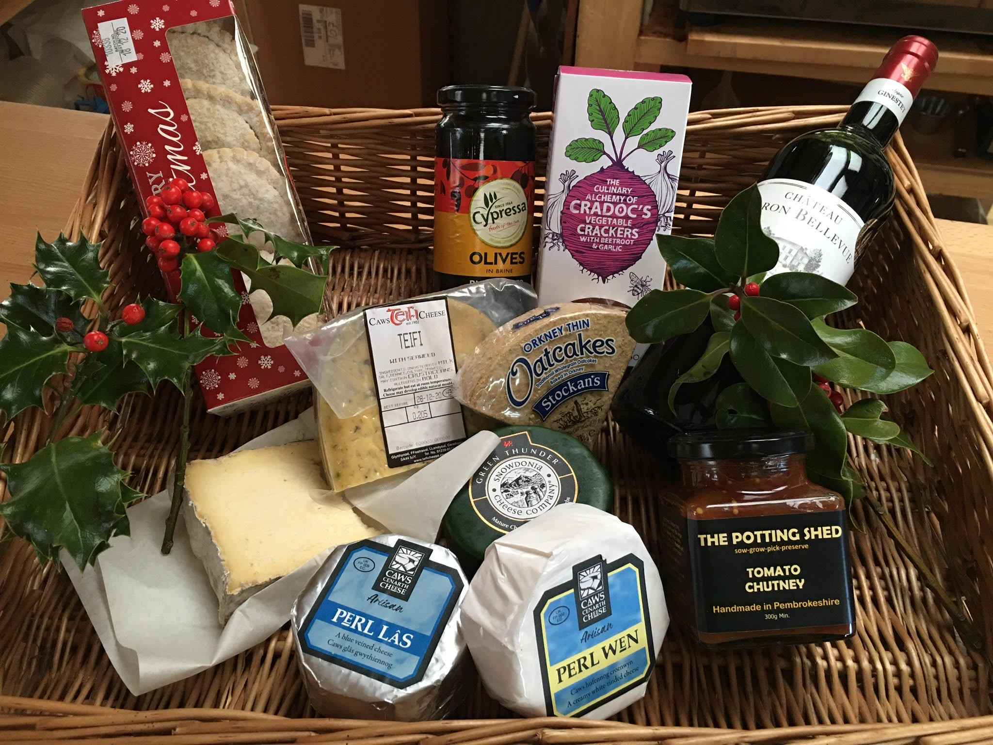 Cheese and wine hamper Bubbleton Farm Shop